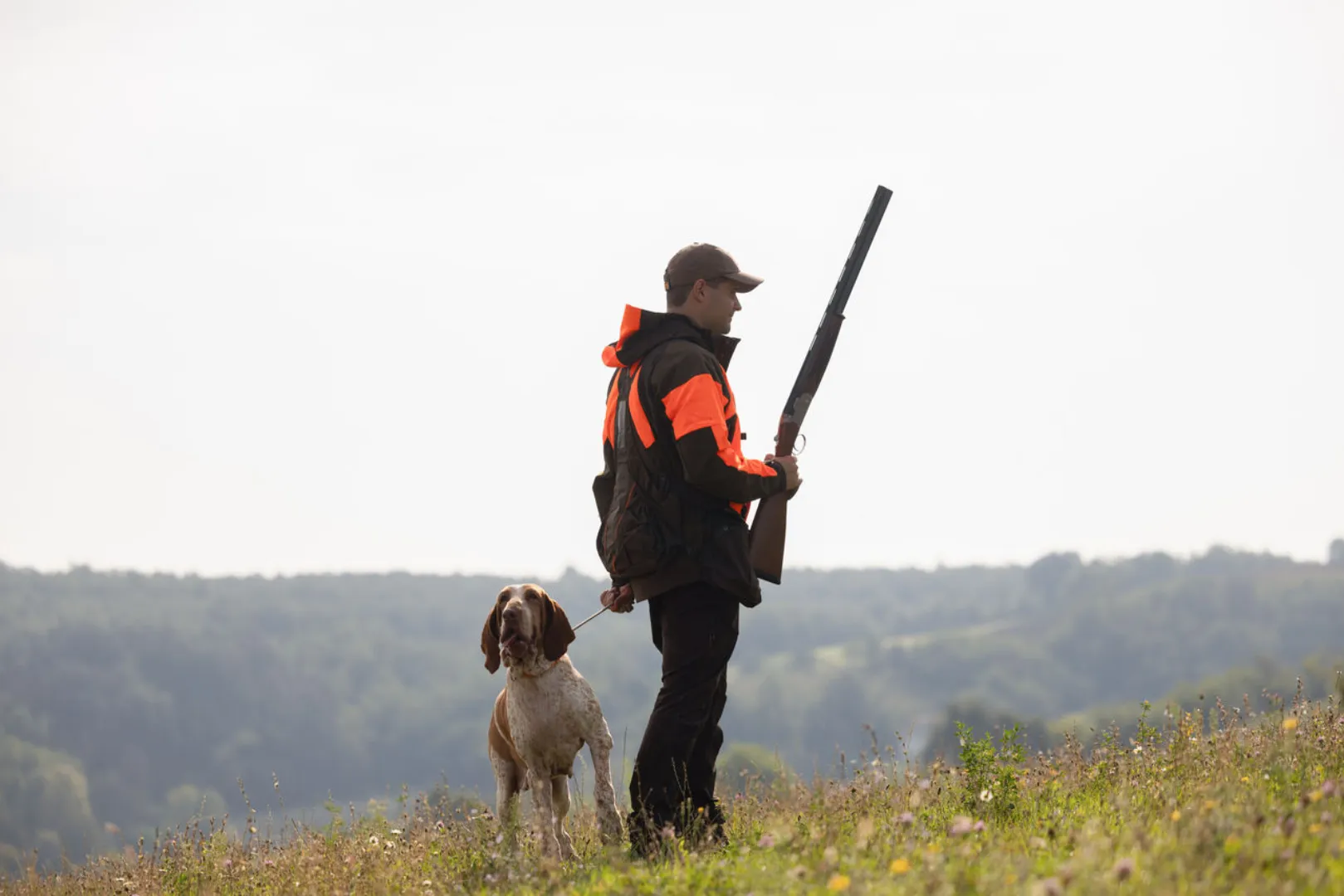 Iacopo Falaschi, chef e cacciatore toscano, con cane e fucile Beretta